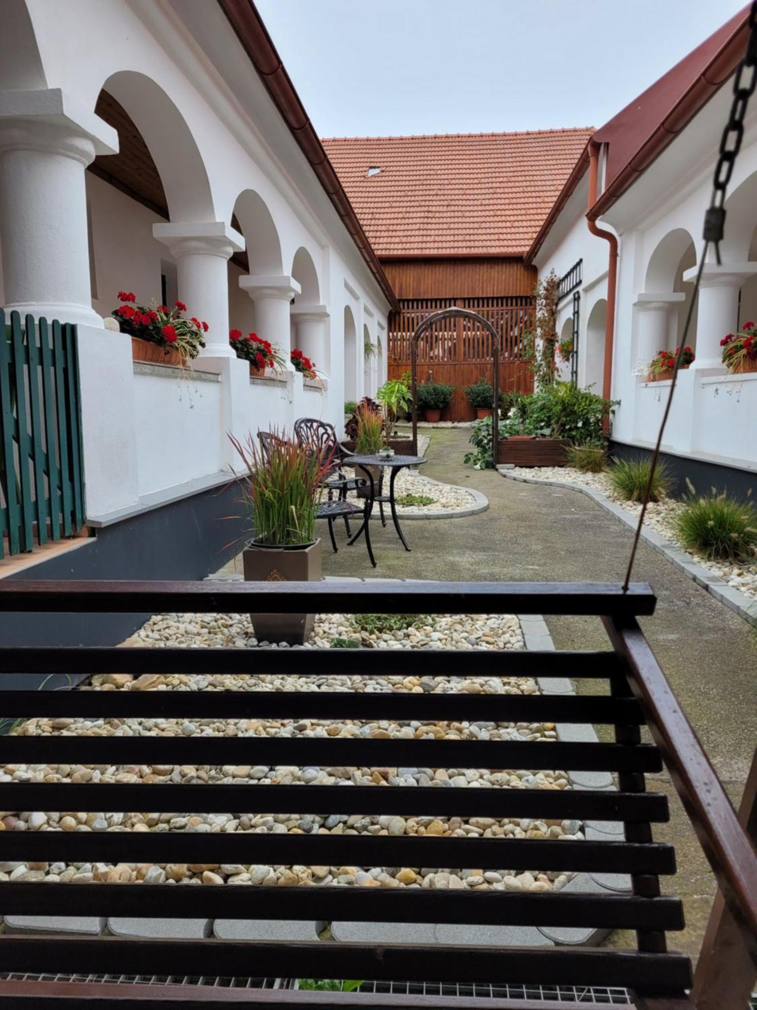 Hotel Arkadenhof Kurtz à Markt Allhau Extérieur photo